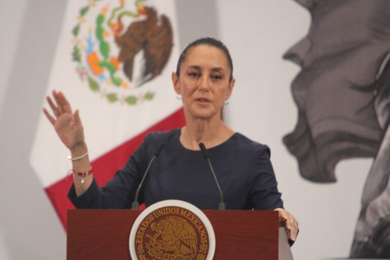 Grupo Intocable dedica “Estamos todos” a migrantes en la Mañanera, no tocarán en el Zócalo este 15 de septiembre
