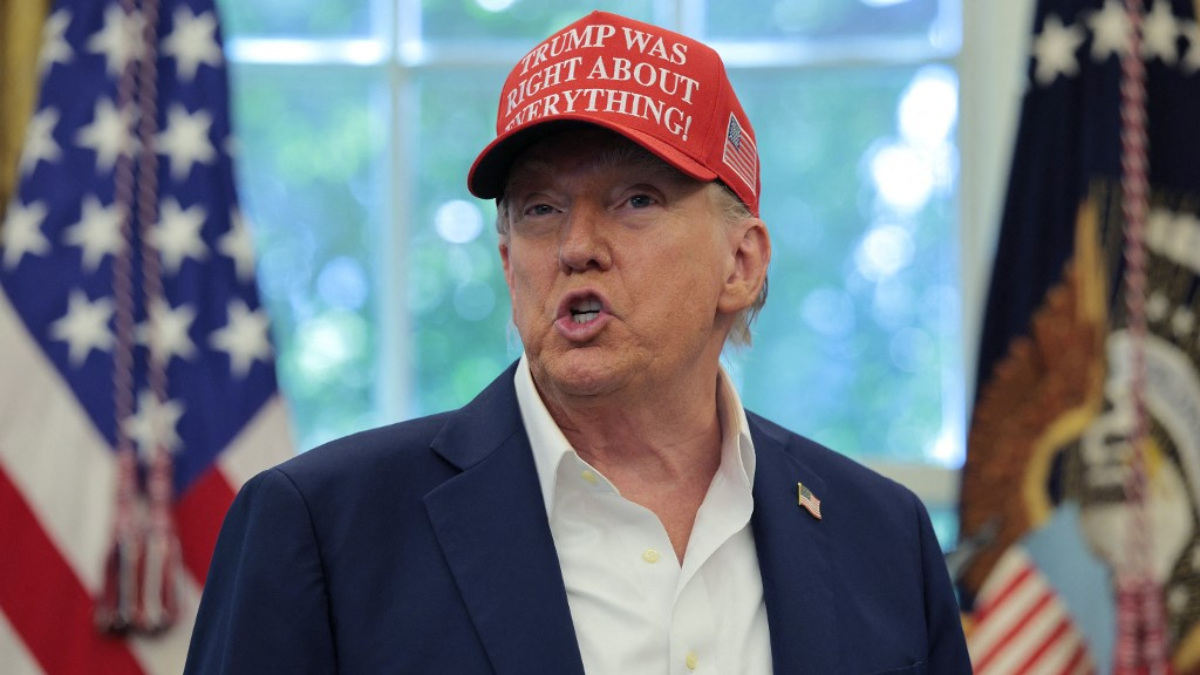 Trump propone cárcel para quien queme la bandera de EU