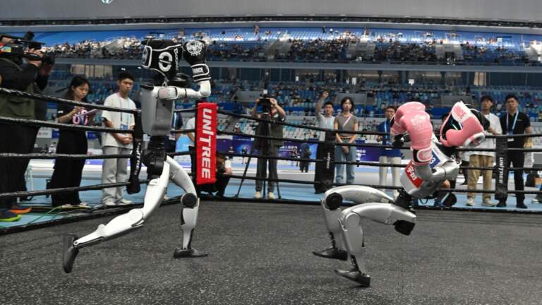Comienzan “juegos olímpicos” de robots humanoides en China
