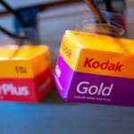 Kodak lanza Charmera: la minicámara digital estilo ochentero que cabe ¡en un llavero!