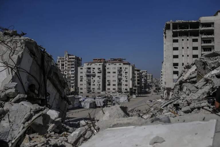 Al menos 83 mueren en ataques israelíes en Gaza este sábado