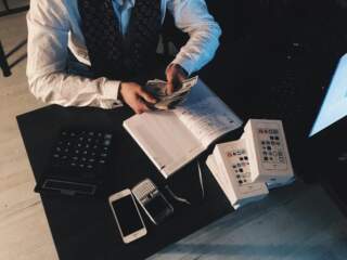 Auditoría financiera estratégica: clave para decisiones y valores en empresas por De la Paz, Costemalle DFK