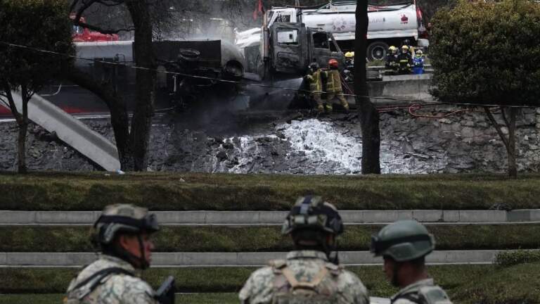 Suman 14 personas muertas por explosión de pipa en Iztapalapa