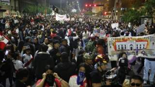 Perú declara estado de emergencia en Lima tras protesta que dejó un muerto y más de cien heridos