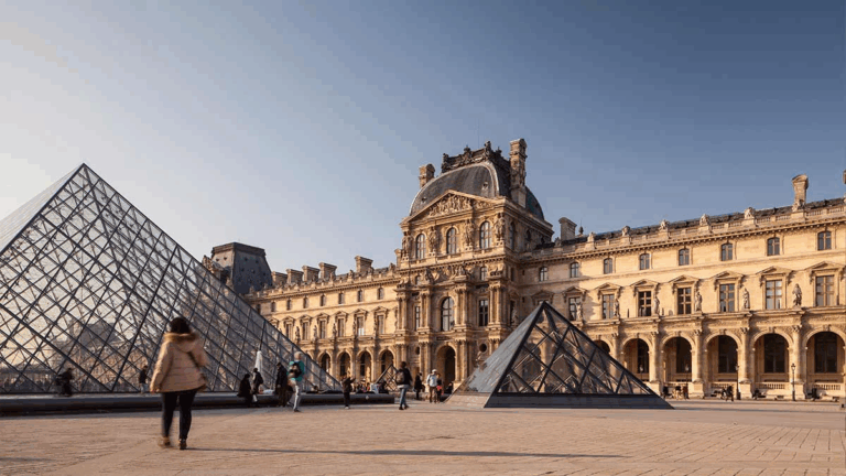 El Louvre reabre sus puertas tres días después del espectacular roboBorrador automático