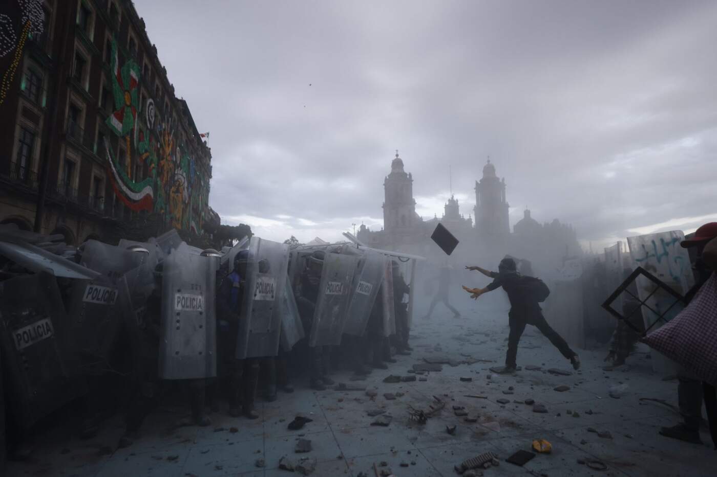 Marcha del 2 de octubre en CDMX: Reportan a 3 policías en estado delicado
