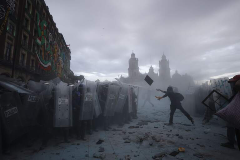Marcha del 2 de octubre en CDMX: Reportan a 3 policías en estado delicado