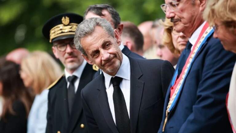 Sarkozy deberá ingresar a prisión la próxima semana para cumplir sentencia por financiar campaña con dinero de Gadafi