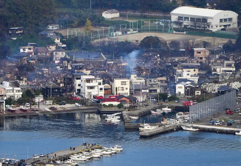 Enorme incendio en Japón deja un muerto y más de 170 casas dañadas