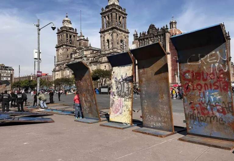 Vallas en Palacio Nacional son para proteger el recinto y evitar violencia: Sheinbaum