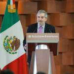 Juan Ramón de la Fuente defiende figura de asilo diplomático como derecho irrenunciable