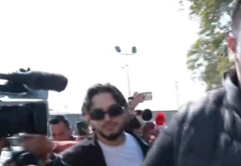 ‘No fuimos vinculados a proceso’ Christian Nodal respira aliviado tras 17 horas de audiencia