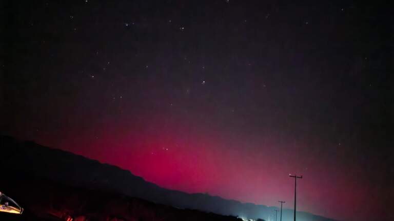 La aurora boreal sorprende con su brillo desde el norte del país