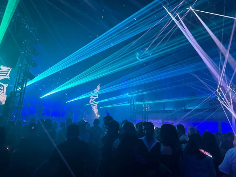 VALENTINO, MONTESQUIEU Y LA CANTANTE TAY ESTÁN LISTOS PARA TOMAR EL CONTROL DEL HIGH ENERGY EN EL EXBALNEARIO OLIMPICO