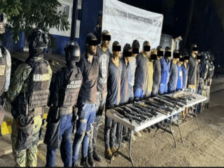 GN asegura droga, armas y explosivos en Sinaloa; caen 3 extranjeros