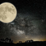 ¿Cuándo es la noche más oscura de noviembre 2025 y qué la provoca?