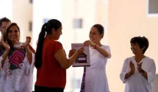En Quintana Roo, Presidenta Claudia Sheinbaum entrega 225 viviendas nuevas, 497 liberaciones de hipoteca y 193 escrituras
