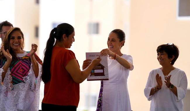 En Quintana Roo, Presidenta Claudia Sheinbaum entrega 225 viviendas nuevas, 497 liberaciones de hipoteca y 193 escrituras
