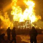 Voraz incendio consume tarimas en la Central de Abasto, CDMX