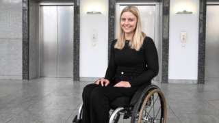 Michaela Benthaus hará historia: primera astronauta en silla de ruedas que viajará al espacio en misión de Blue Origin