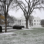 Tormenta invernal deja nieve, aguanieve y cierres en la costa este de EU