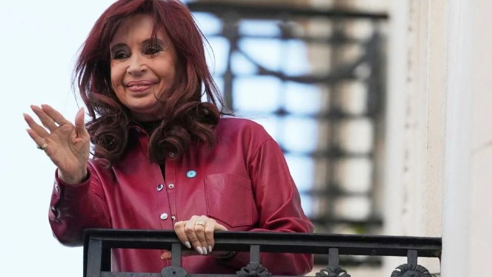 Reportan complicaciones en la salud de Cristina Fernández tras cirugía por apendicitis