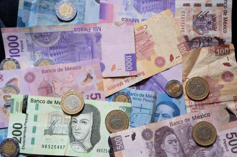Capital.com: el peso mexicano cierra el año como una de las divisas más líquidas emergentes
