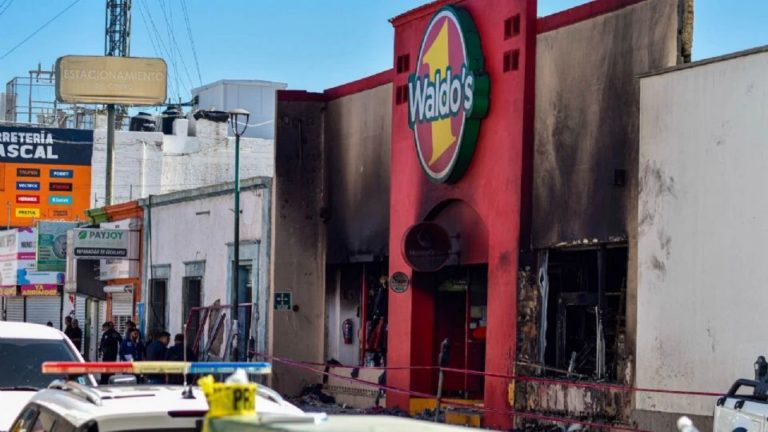 Fiscalía de Sonora imputa a ocho personas y una empresa por incendio en Waldo’s Hermosillo