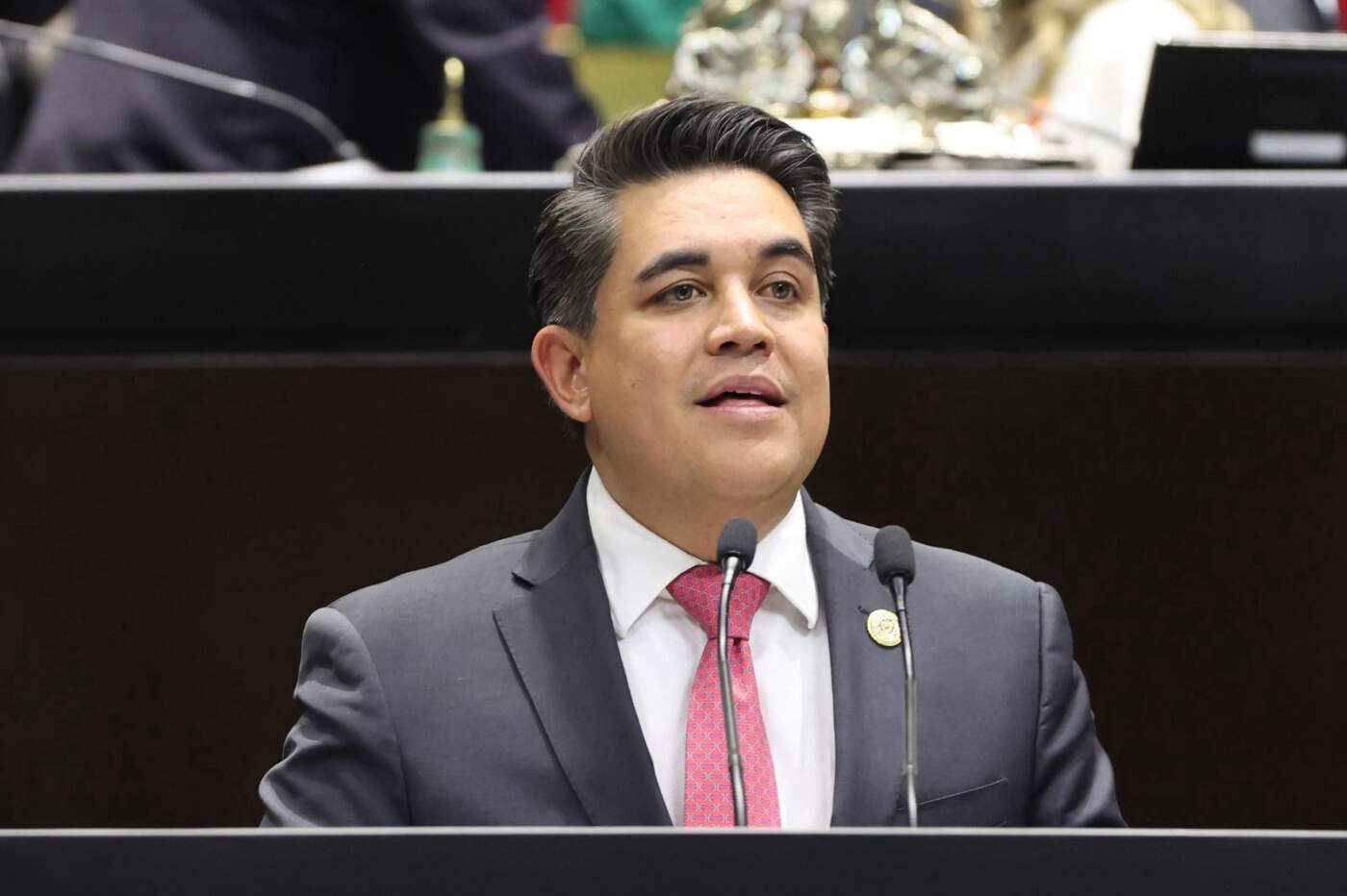 Plantean reforma constitucional para prohibir contratar a menores de edad en labores peligrosas o insalubres