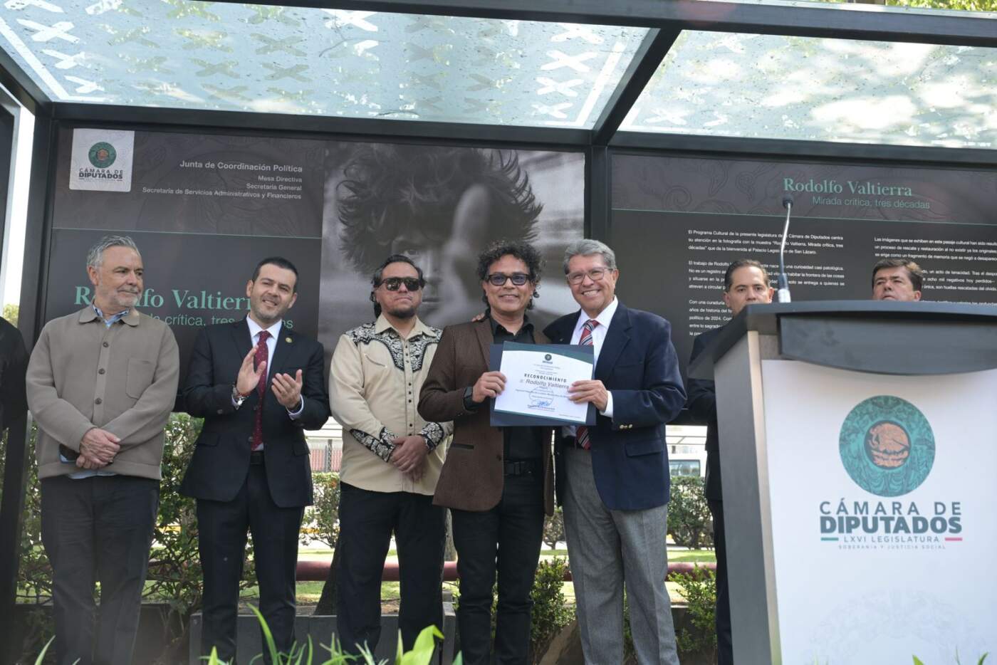 Diputado Ricardo Monreal inauguró en San Lázaro la exposición fotográfica “Rodolfo Valtierra: Mirada Crítica, tres décadas”