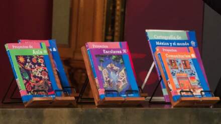 Libros de texto “son perfectibles, pero se mantienen”